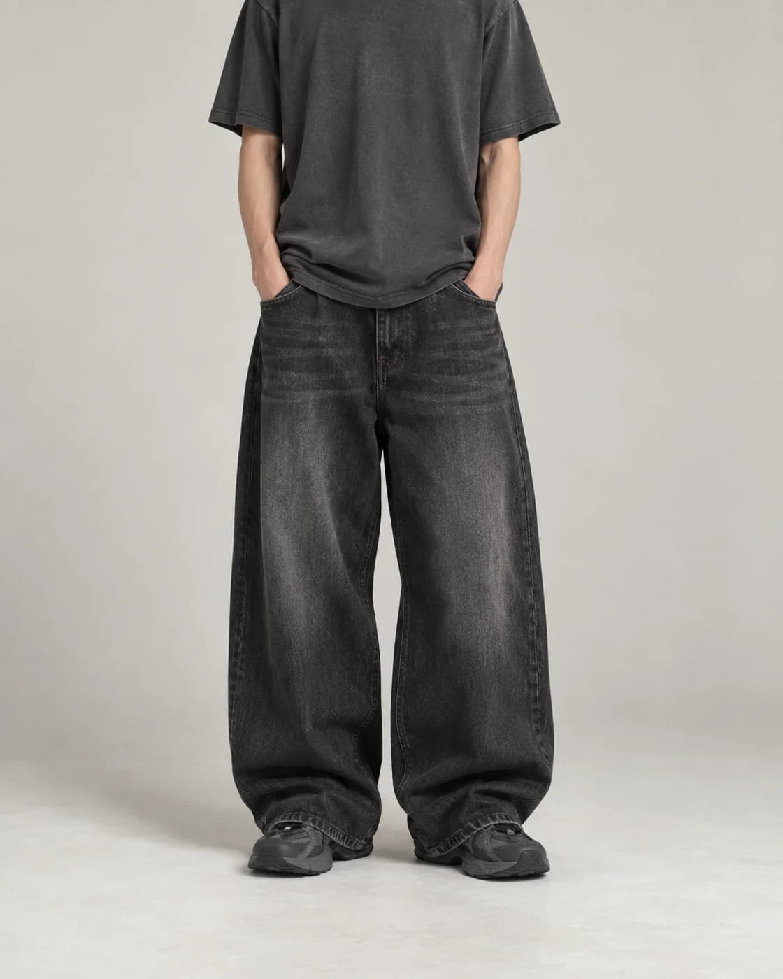 Drift Super-Baggy Jeans in Washed black