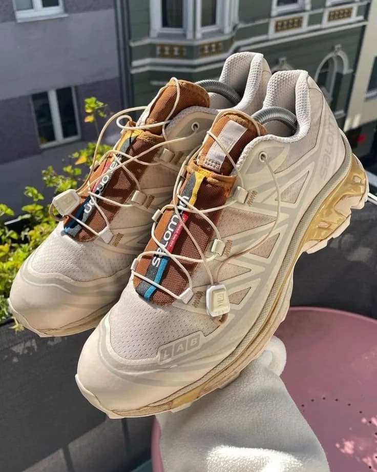 XT Trail Trainers in Sand / pink