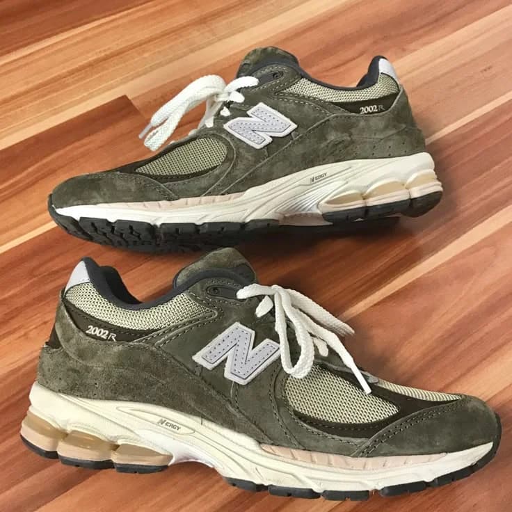 2002R Trainers in Olive