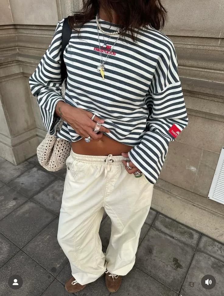 Loose Stripe Long Sleeve in White / black