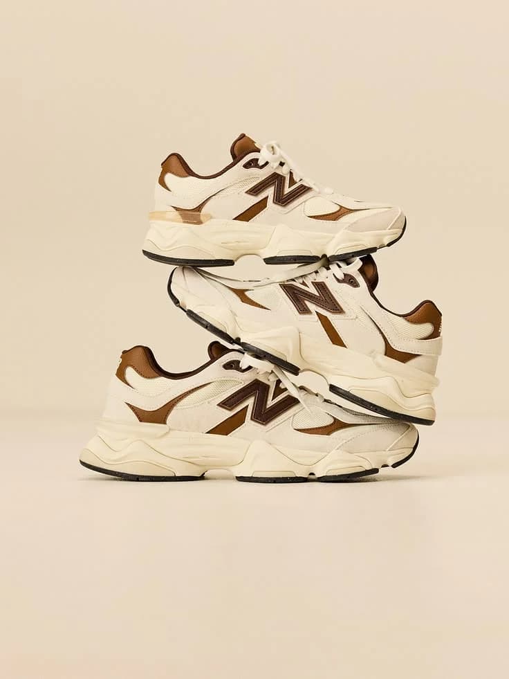 9060 Trainers in Sea salt / brown