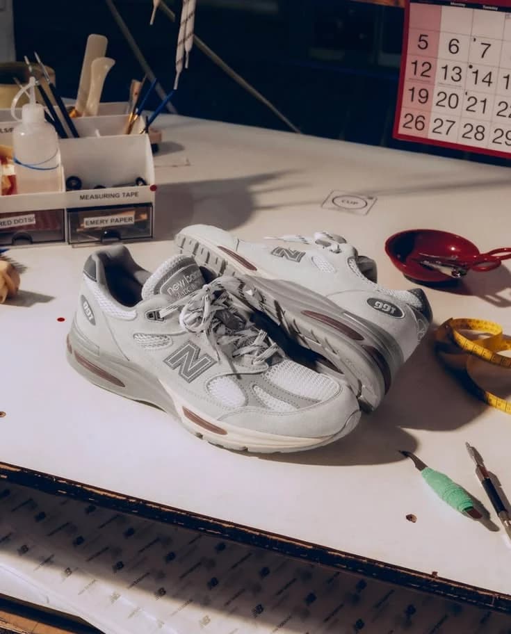 Made in UK 991v2 in Silver