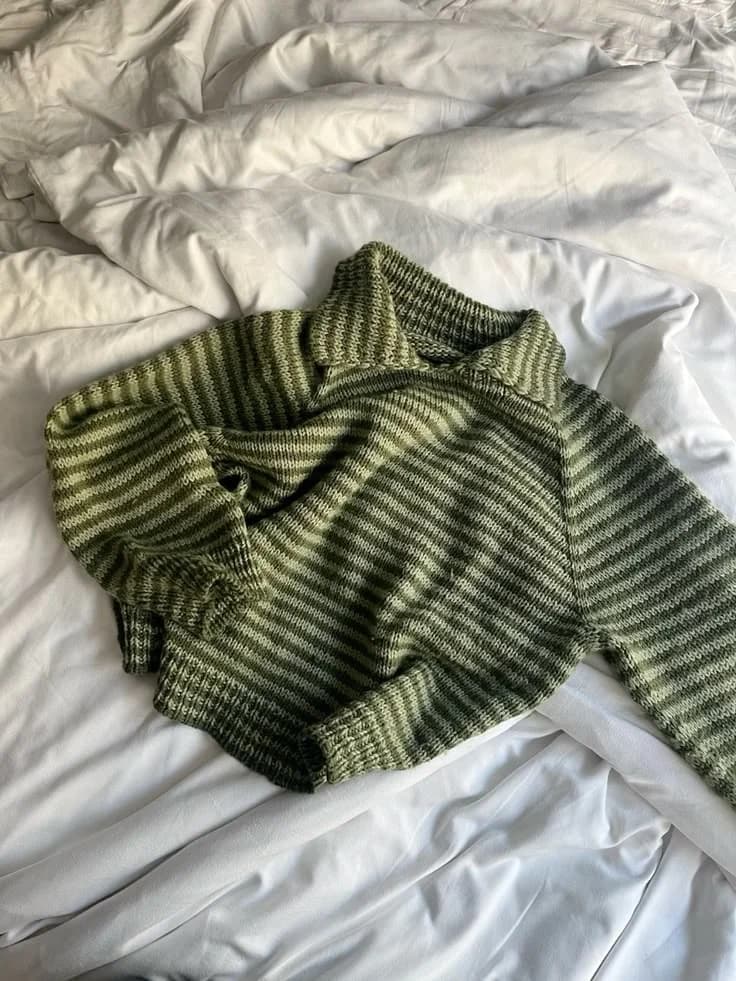 Ribbed Fine-Stripe Knit in Olive / cream