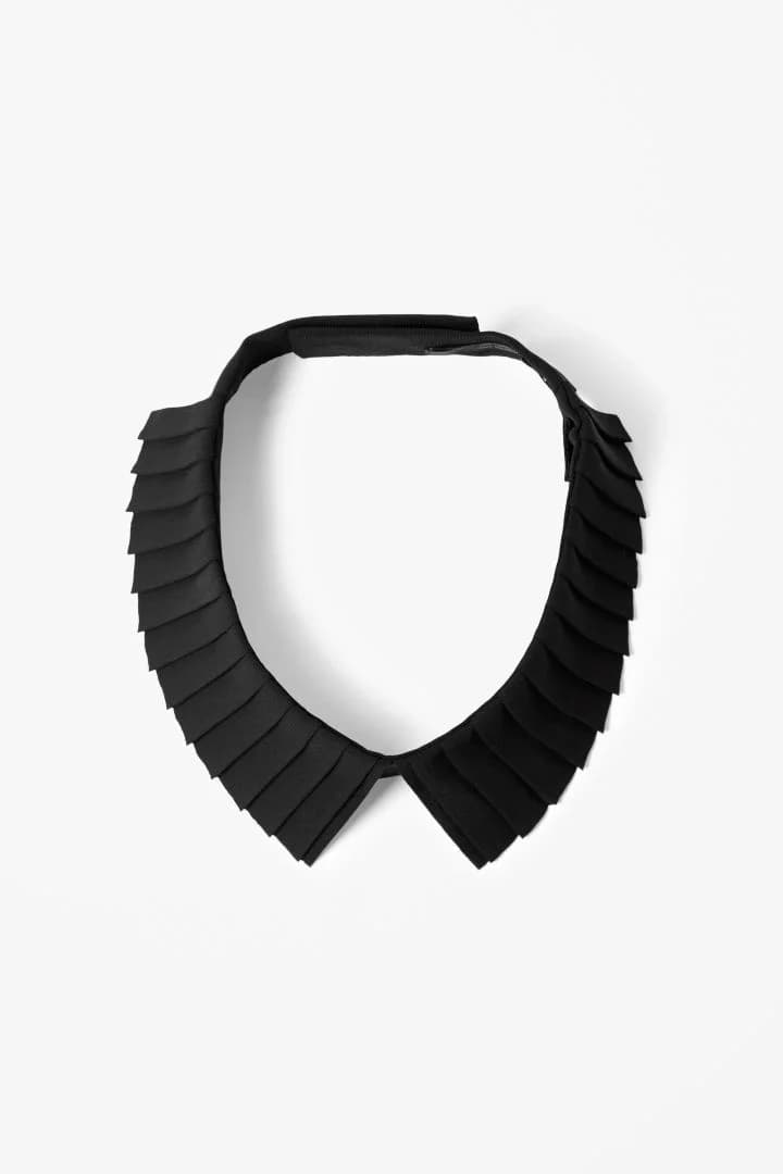 Pleated Collar in Black