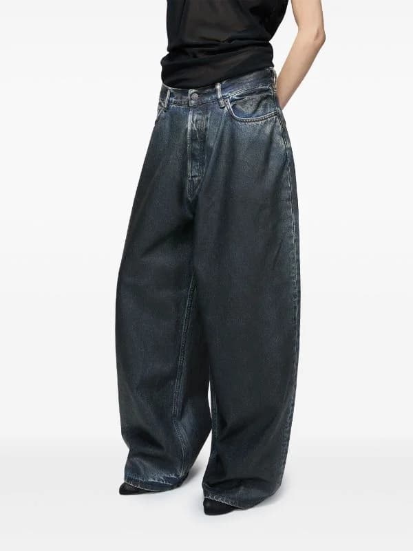 Super-Baggy Pleated Jeans in Washed black
