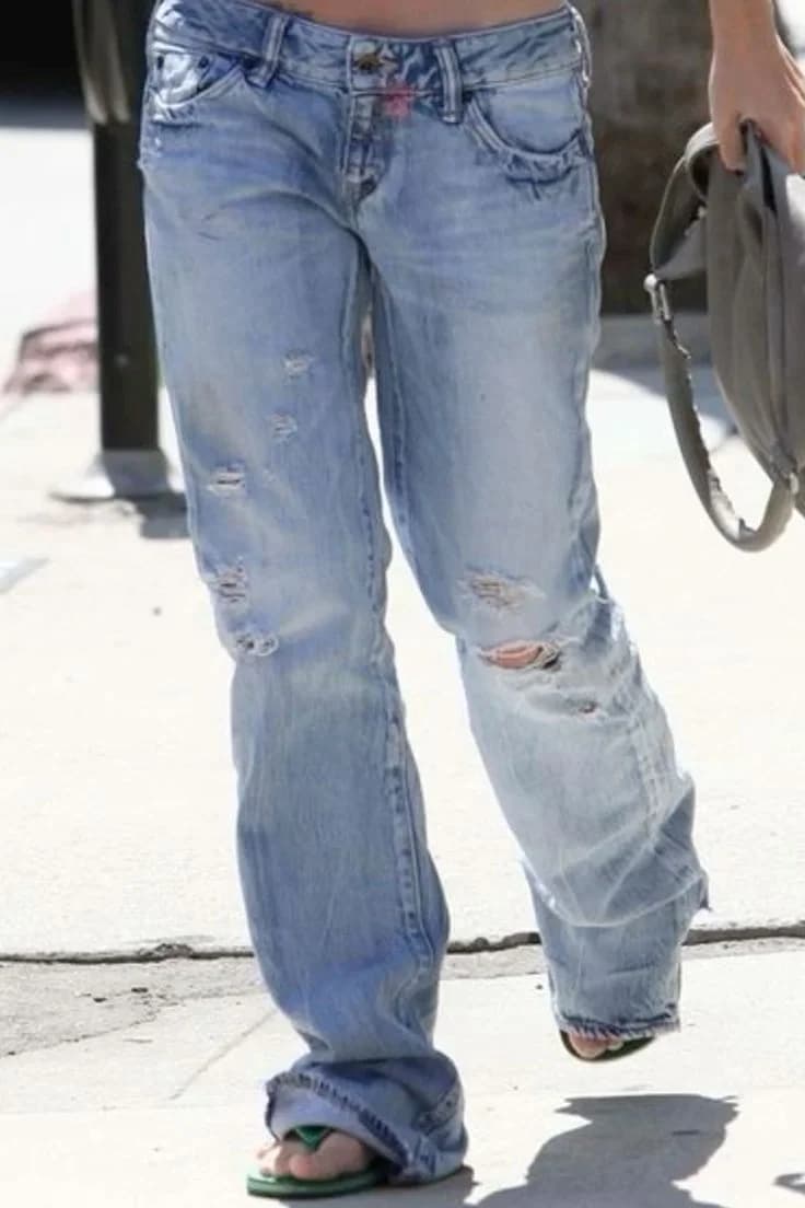 Distressed Straight Jeans in Ice blue