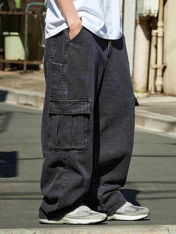 Relaxed Pleated Jeans in Graphite