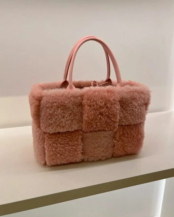 Soft Pile Handbag in Dusty rose
