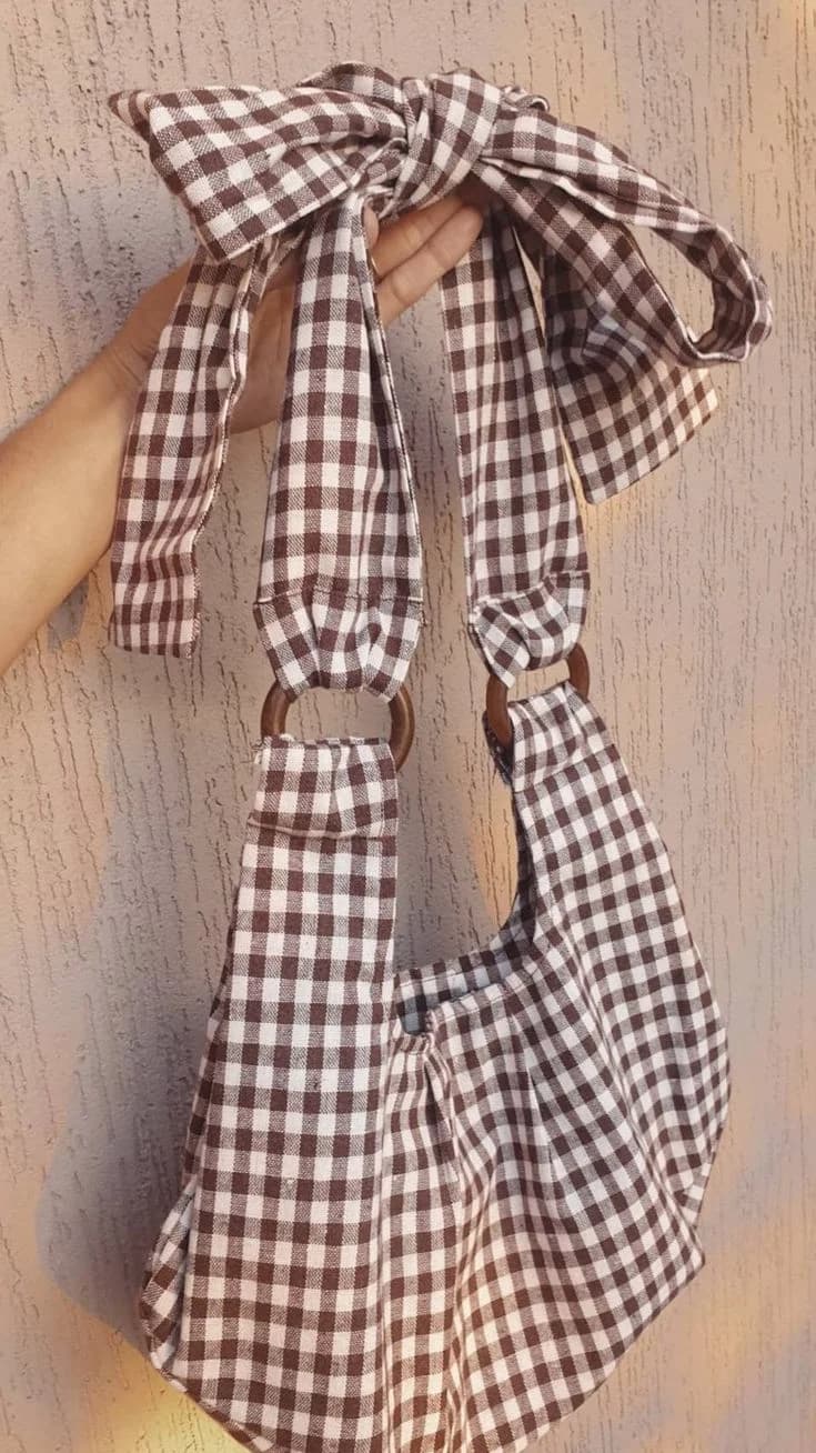 Gingham Shoulder Bag in Brown / cream