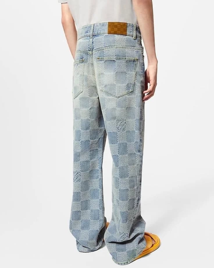 Bleached Baggy Jeans in Ice blue